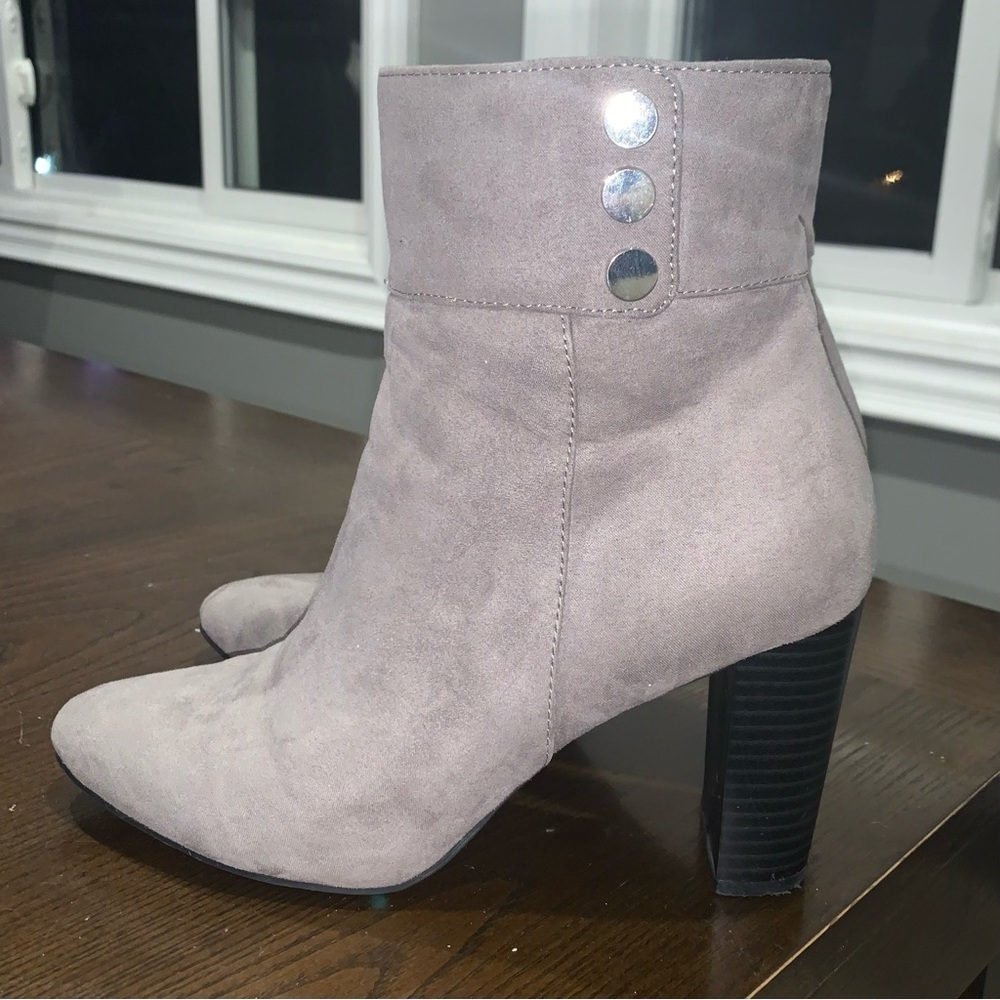 Jones New York Kacee Faux Suede Heeled Ankle Bootie, Size 7
